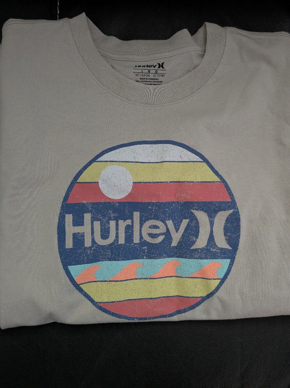 NEW Hurley Cream Tee with Multicolor Retro Circle Logo